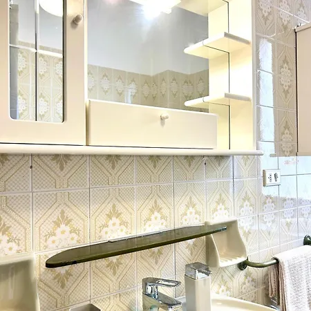 Nura's - Grace Seaside Daire