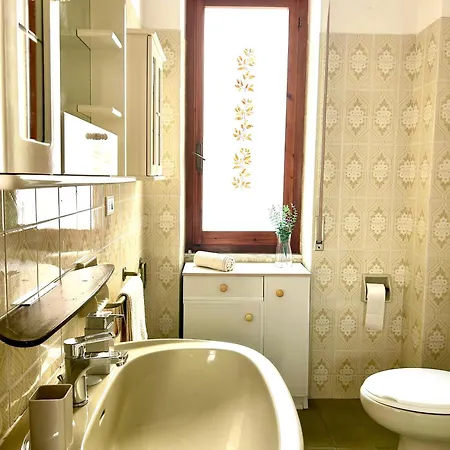 Nura's - Grace Seaside